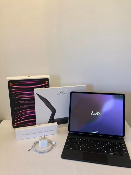 Apple iPad Pro - BUNDLE - 12.9-6th Gen, 256 GB, Wi-Fi, Magic Keyboard, Pencil