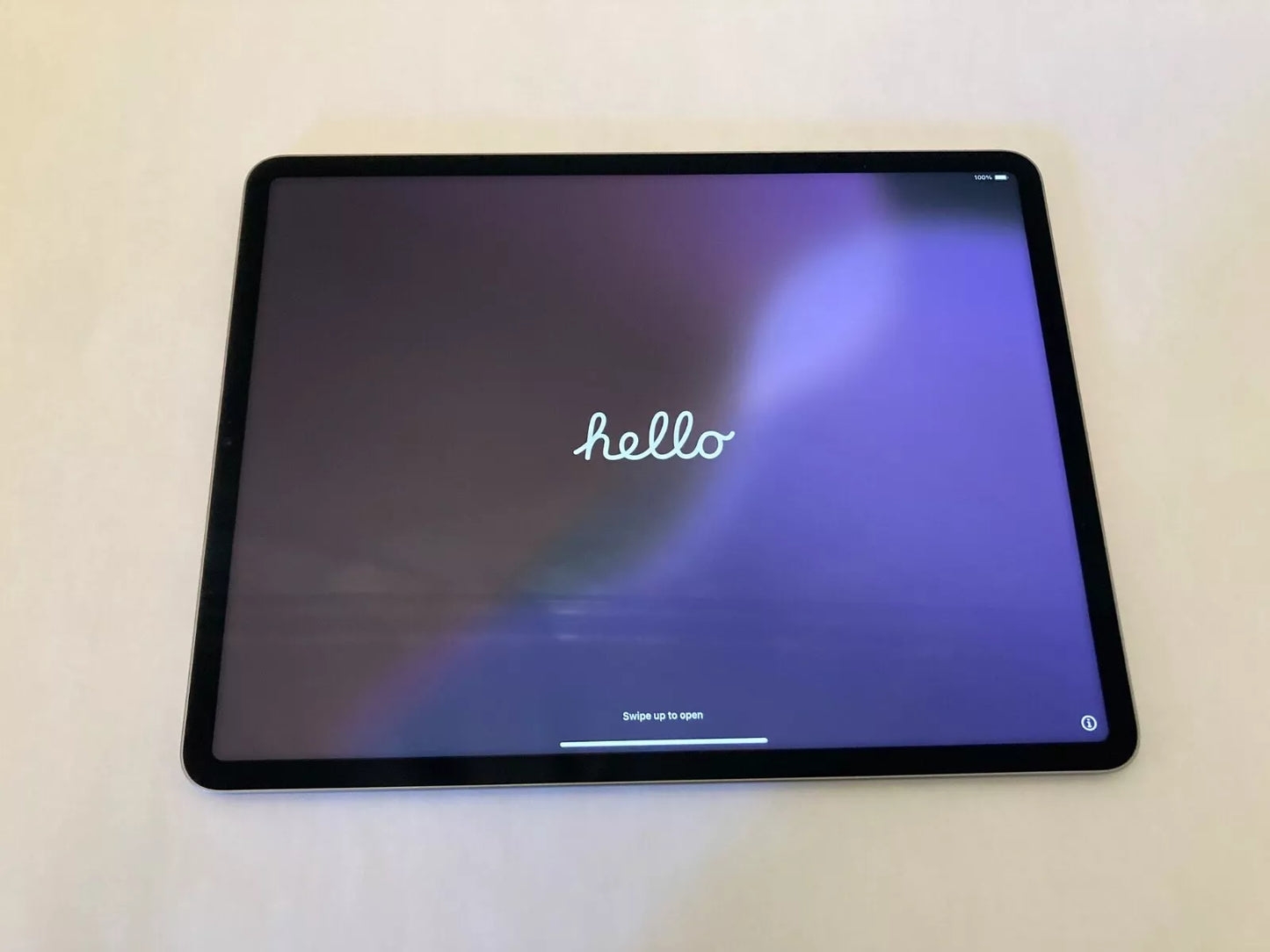 Apple iPad Pro - BUNDLE - 12.9-6th Gen, 256 GB, Wi-Fi, Magic Keyboard, Pencil